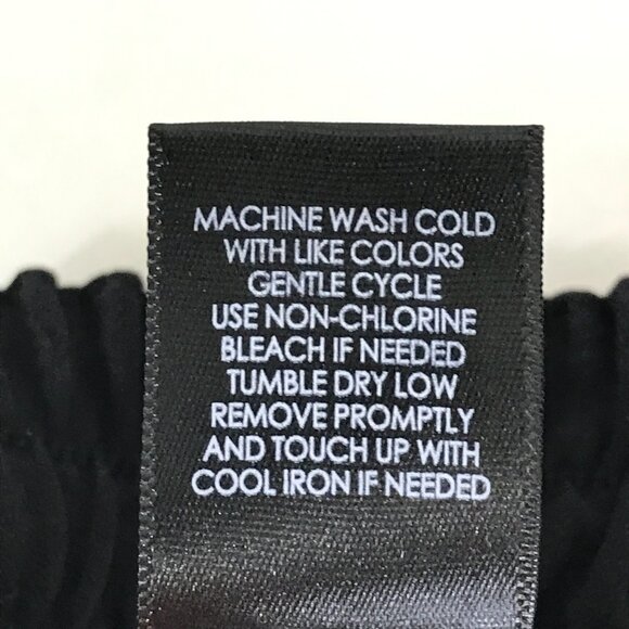 Torrid 5 Inch Pull-On Stretch Crepe Mid-Rise Short Women's Plus Size 2/2X Black - Picture 9 of 10